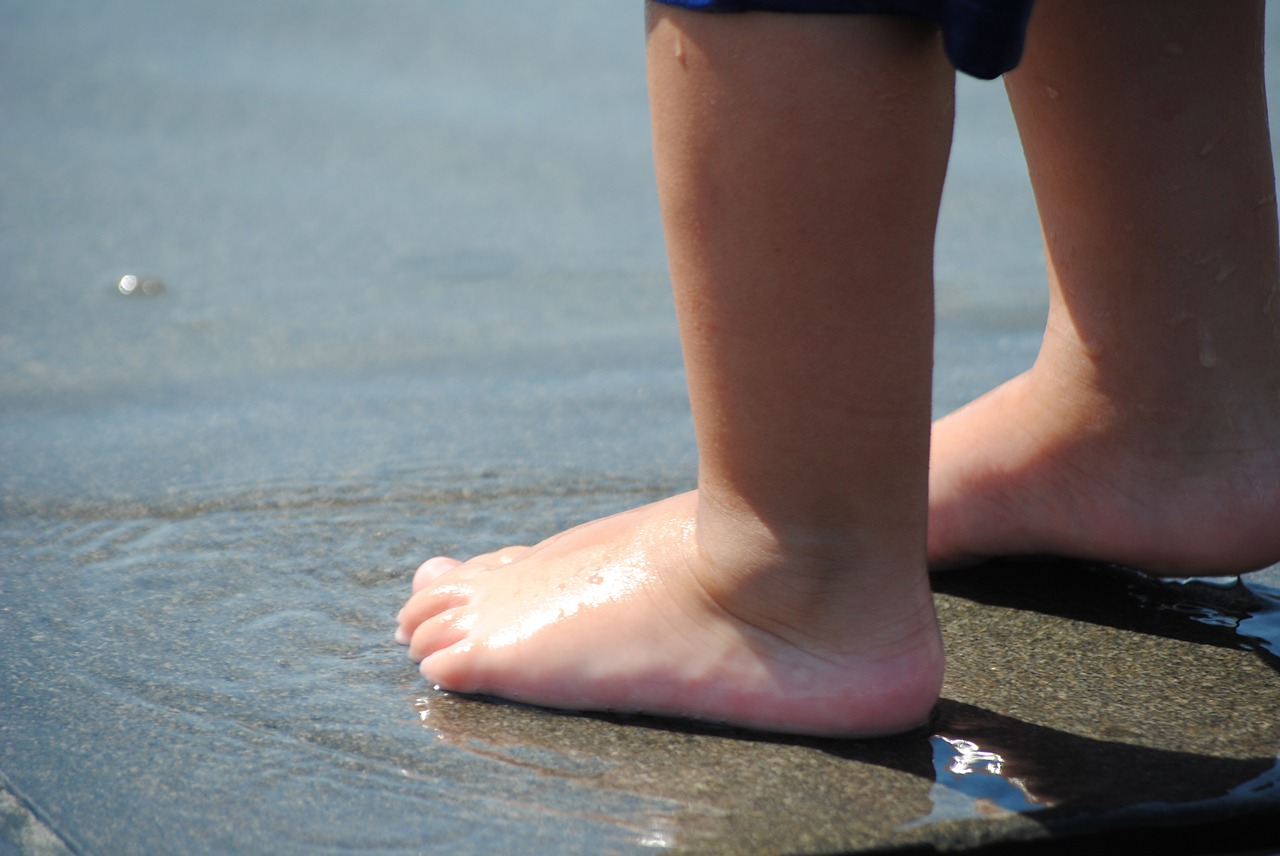 Ćwiczenia stóp dla dzieci – zabawy na plaży