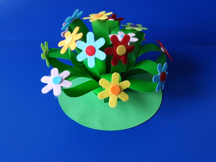 Praca plastyczna z okazji Dnia Kobiet - bukiet kwiatów